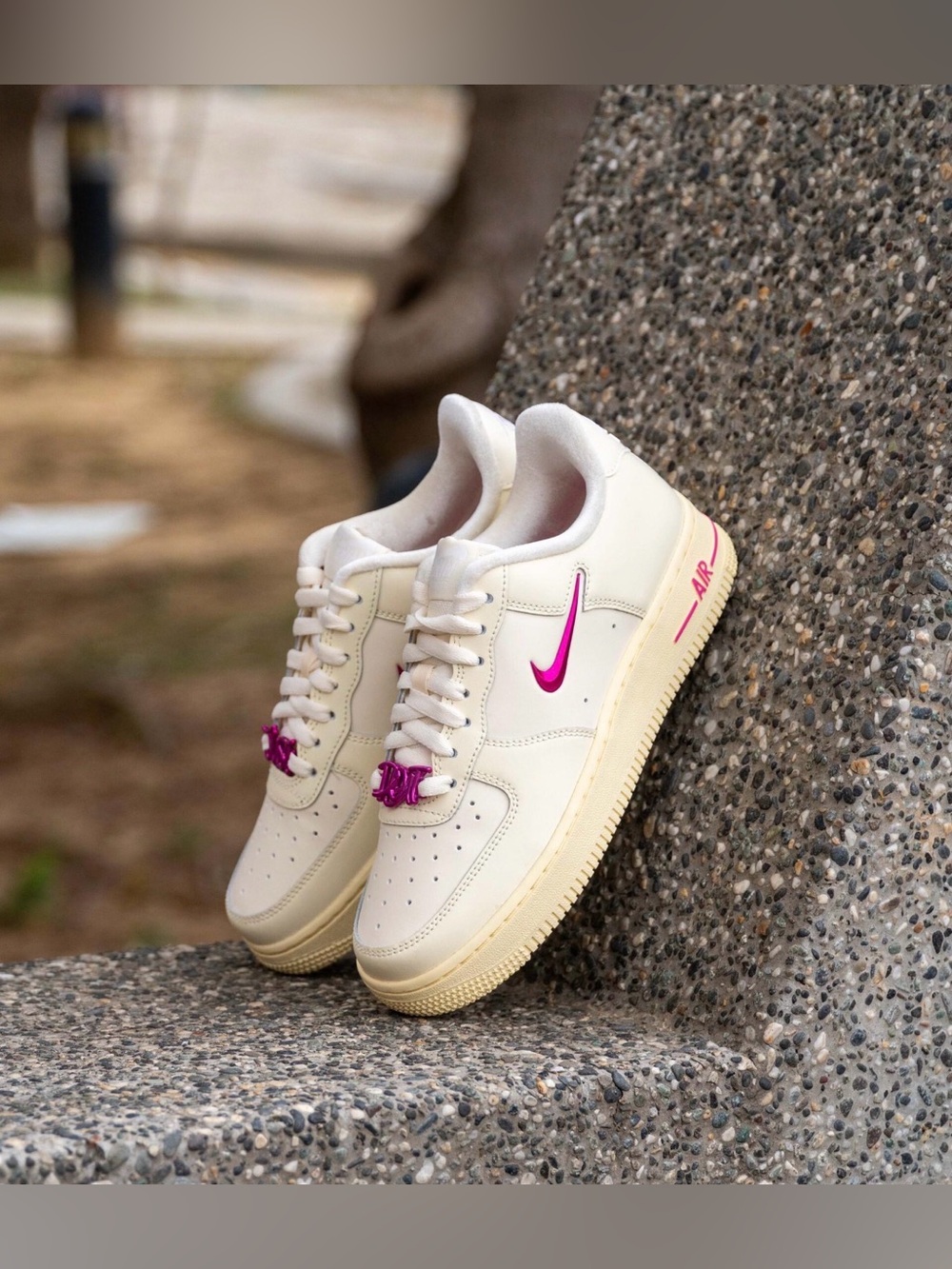 Nike Women’s Low-Top Sneakers in Cream with Pink Swoosh